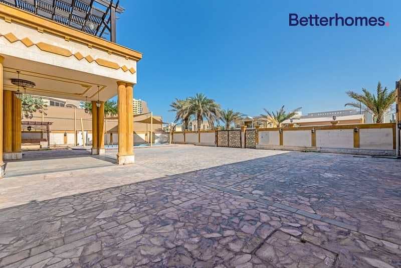 12 6 bedrooms | Great location | On a road and Sikka