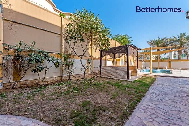 14 6 bedrooms | Great location | On a road and Sikka