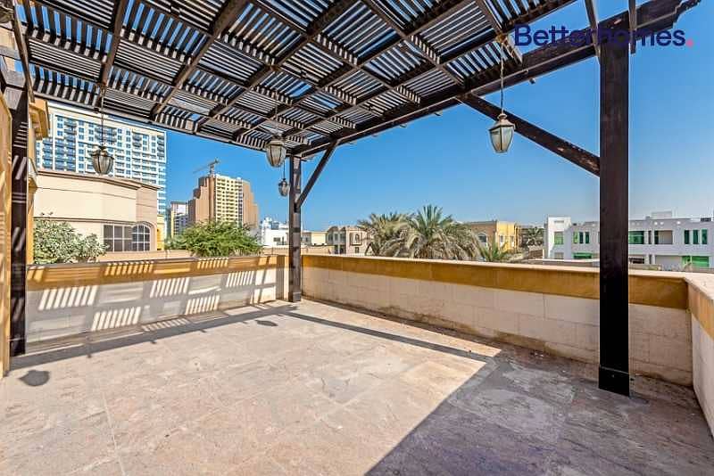 15 6 bedrooms | Great location | On a road and Sikka