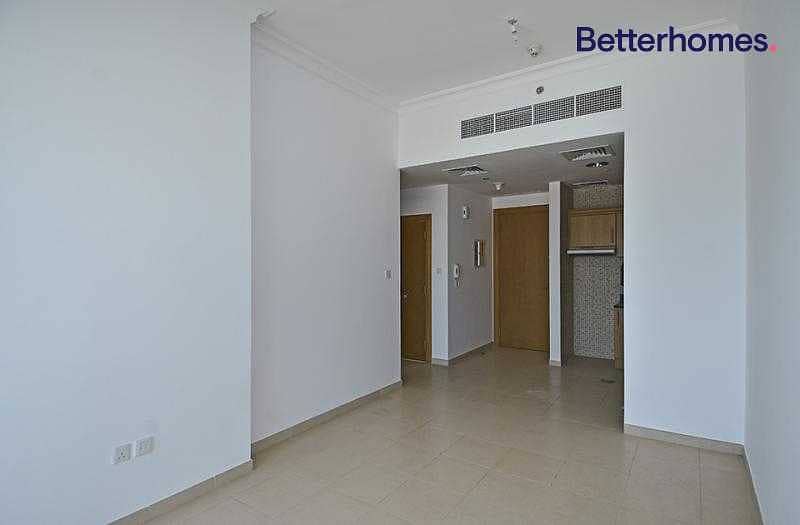 7 Amazing unit with balcony in Mayfair Residency