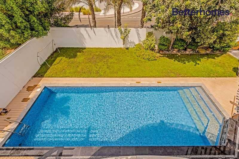 18 Only GCC | 5 Bedrooms | Contemporary
