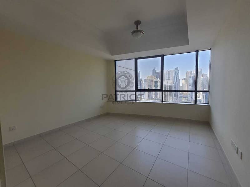 10 Lovely Bright Apartment | SZR and Marina View | Well Maintained | Chiller with Dewa