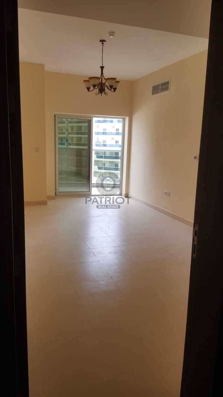 17 Best Deal| Spacious 1 Bed with Semi Closed Kitchen & Balcony