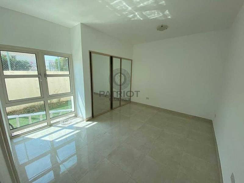 10 TRADITIONAL 5BR MAIDS PVT GARDEN SHARED POOL GYM TENNIS COURT IN JUMEIRAH 3