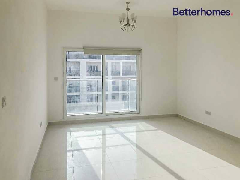 5 Bright and Spacious | Pool | Parking | Balcony