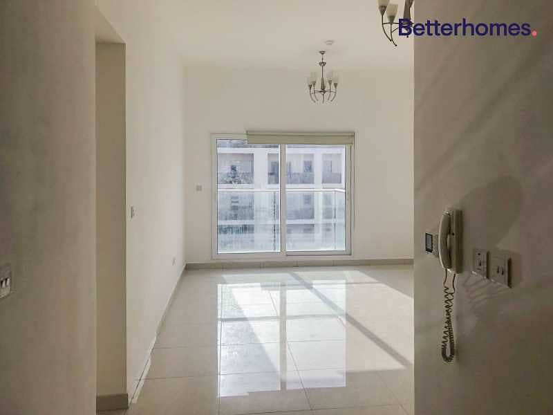 6 Bright and Spacious | Pool | Parking | Balcony