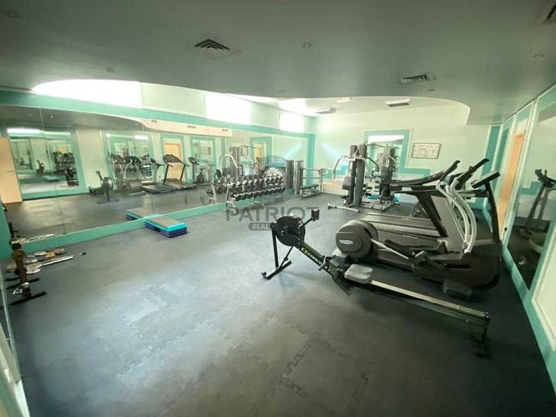 21 TRADITIONAL 5BR MAIDS PVT GARDEN SHARED POOL GYM TENNIS COURT IN JUMEIRAH 3