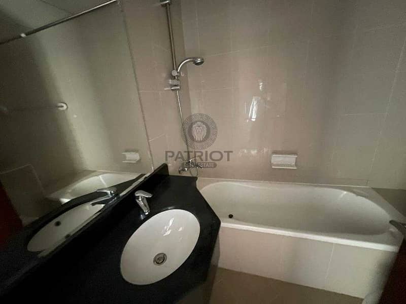16 NICE AND BRIGHT ONE BEDROOM APARTMENT IN ICON 2 AVAILBLE FOR RENT