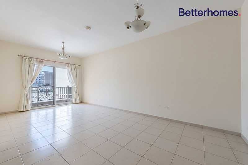 6 1 Bedroom | Large Layout | Vacant | Perfect Deal