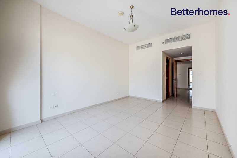 9 1 Bedroom | Large Layout | Vacant | Perfect Deal