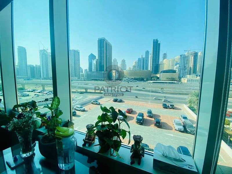 2 Lavish And Spacious Unit | Prime Location | SZR view | Well Maintained