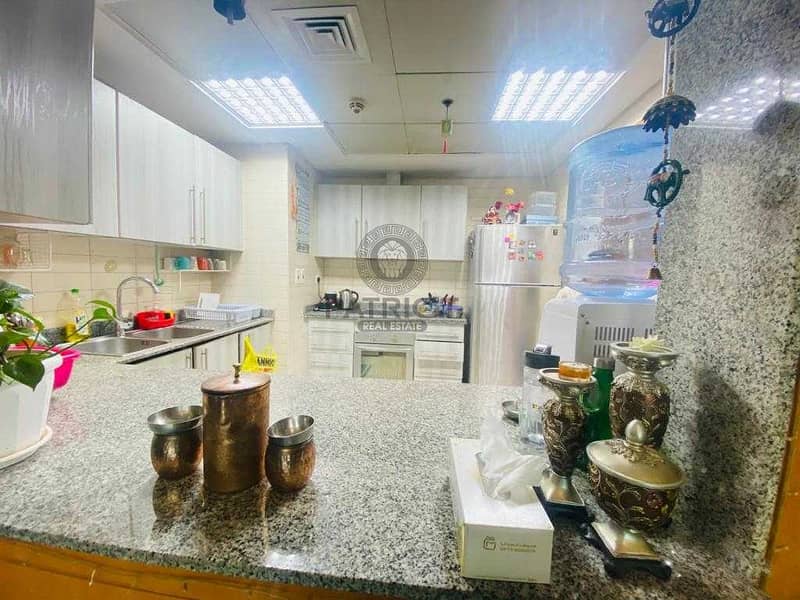 4 Lavish And Spacious Unit | Prime Location | SZR view | Well Maintained