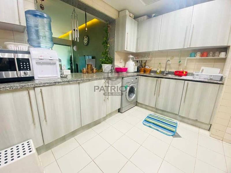6 Lavish And Spacious Unit | Prime Location | SZR view | Well Maintained