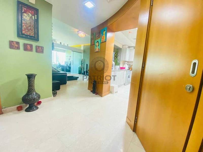 10 Lavish And Spacious Unit | Prime Location | SZR view | Well Maintained