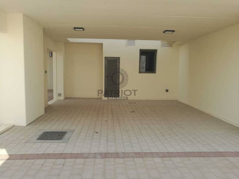 6 READY TO MOVE IN TOWN HOUSE IN NSHAMA TOW SQUIRE