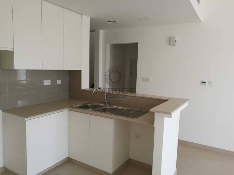 8 READY TO MOVE IN TOWN HOUSE IN NSHAMA TOW SQUIRE