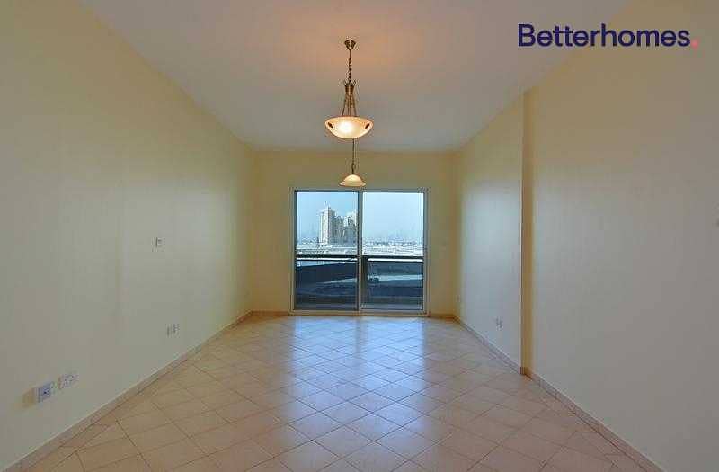 10 Large Studio | Furnished | Higher Floor | VOT