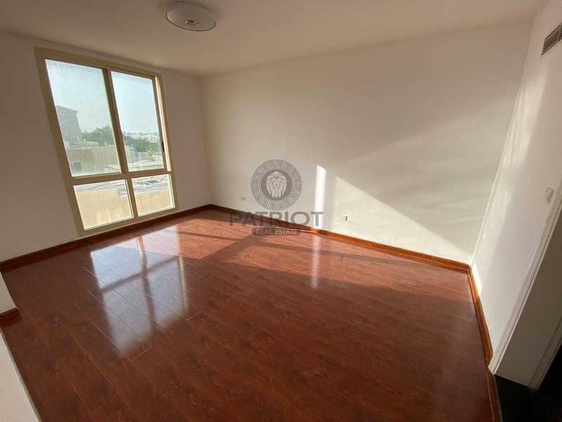 2 SUPER CLEAN 5BR MAIDS SEMI DETACHED VILLA NEAR BOX PARK IN JUMEIRAH 2