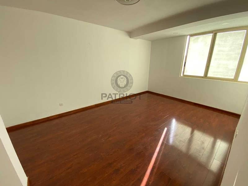 3 SUPER CLEAN 5BR MAIDS SEMI DETACHED VILLA NEAR BOX PARK IN JUMEIRAH 2