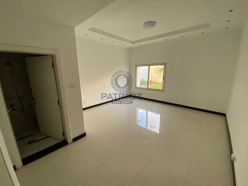 8 SUPER CLEAN 5BR MAIDS SEMI DETACHED VILLA NEAR BOX PARK IN JUMEIRAH 2