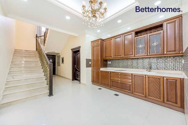 10 6 Beds | Warqaa 4 | Great Location | Great Layout