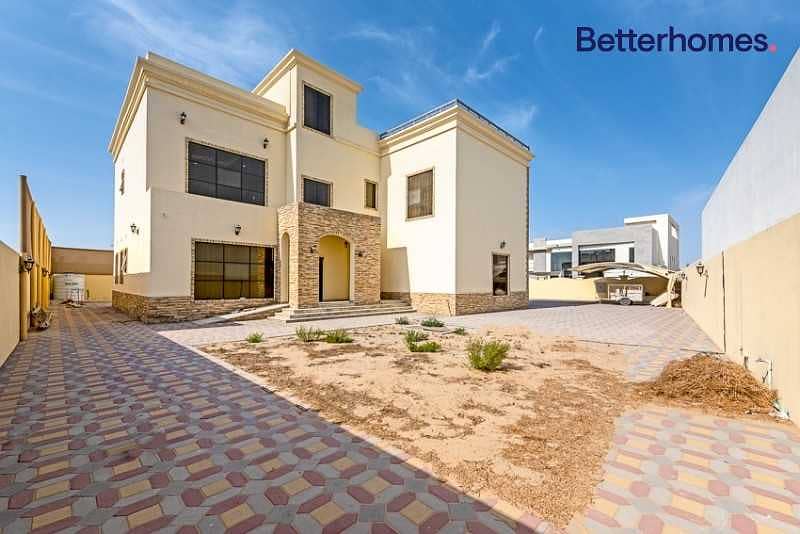 12 6 Beds | Warqaa 4 | Great Location | Great Layout