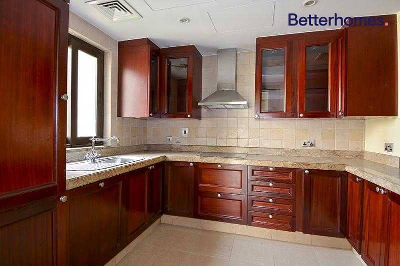 4 Unfurnished unit with balcony and equipped kitchen