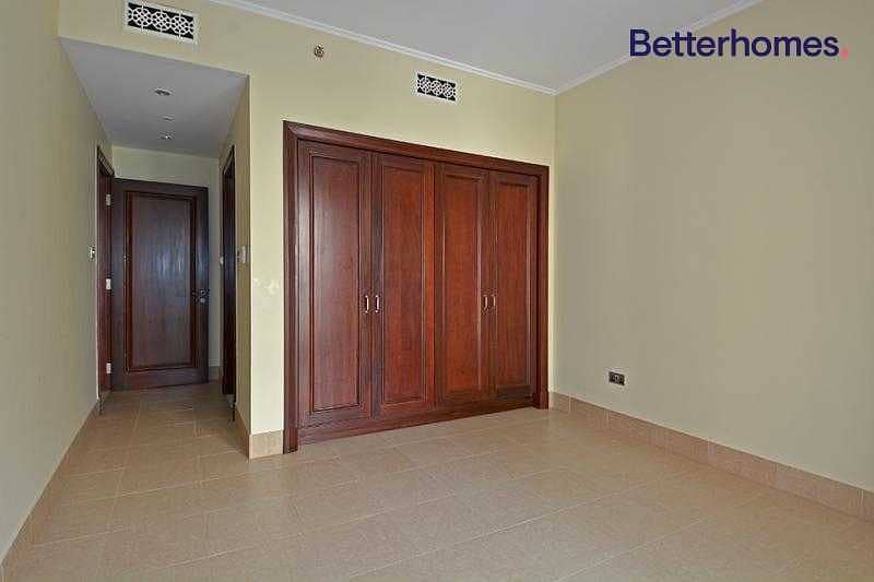 5 Unfurnished unit with balcony and equipped kitchen