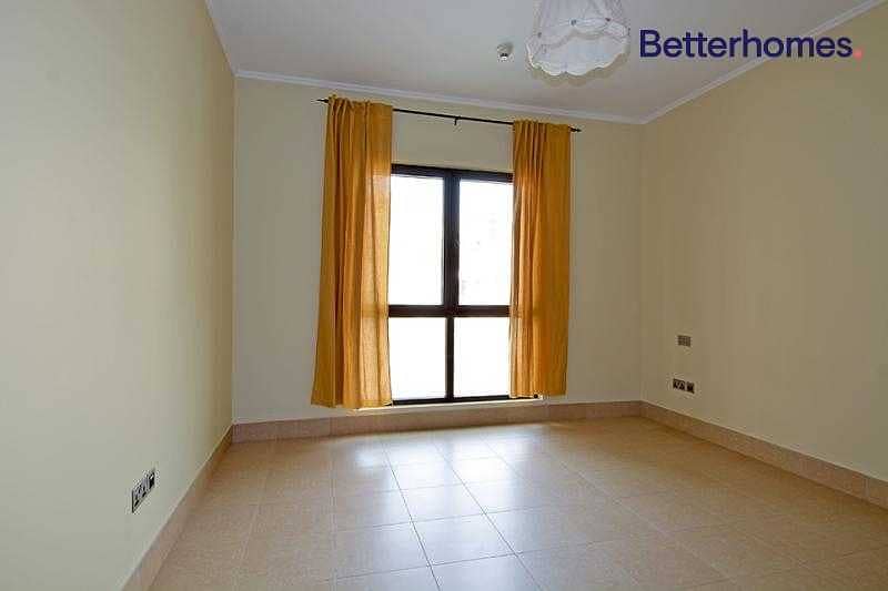 6 Unfurnished unit with balcony and equipped kitchen