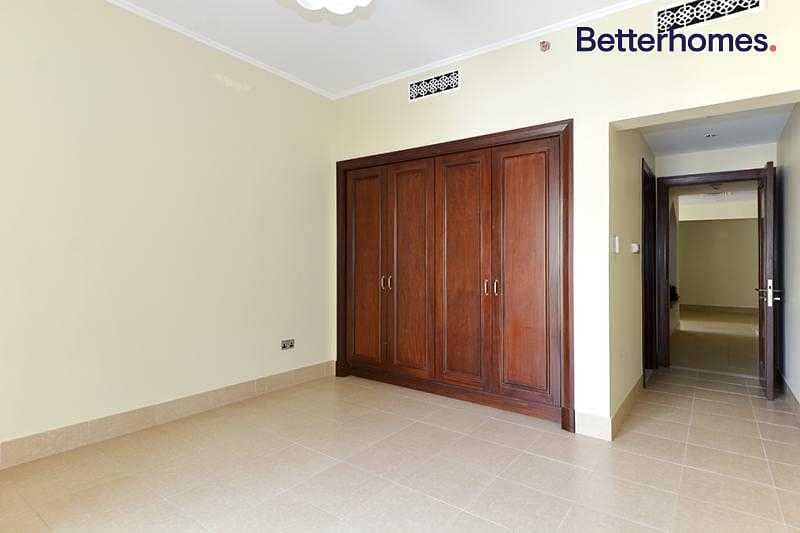 7 Unfurnished unit with balcony and equipped kitchen