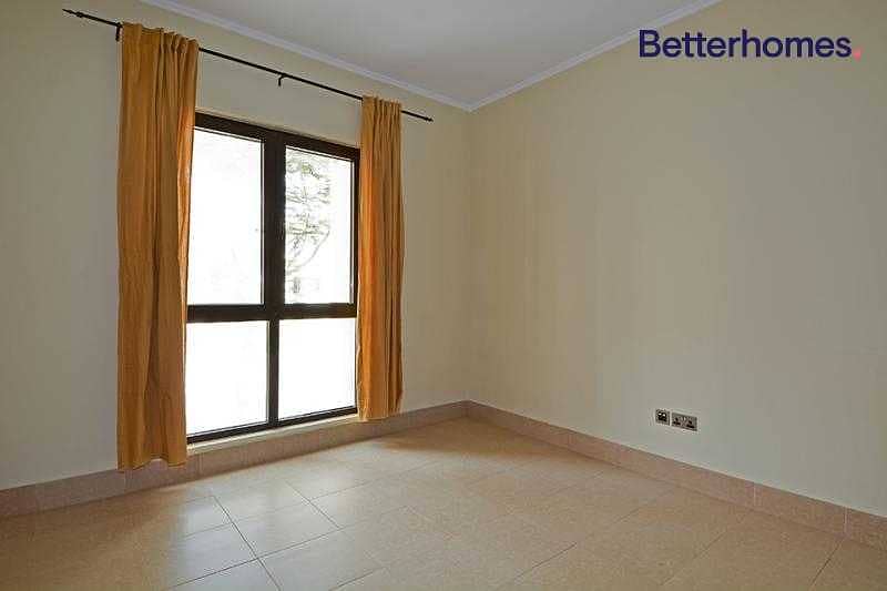 9 Unfurnished unit with balcony and equipped kitchen