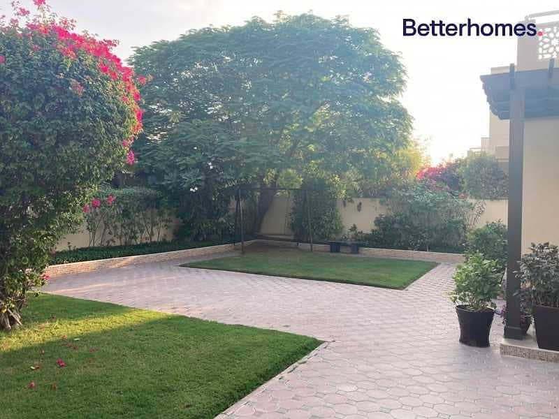 9 Upgraded | Landscaped Garden | Close to Pool |