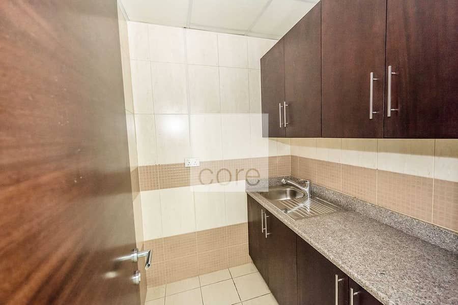 10 Fitted Unit | Prime Location | Great Deal