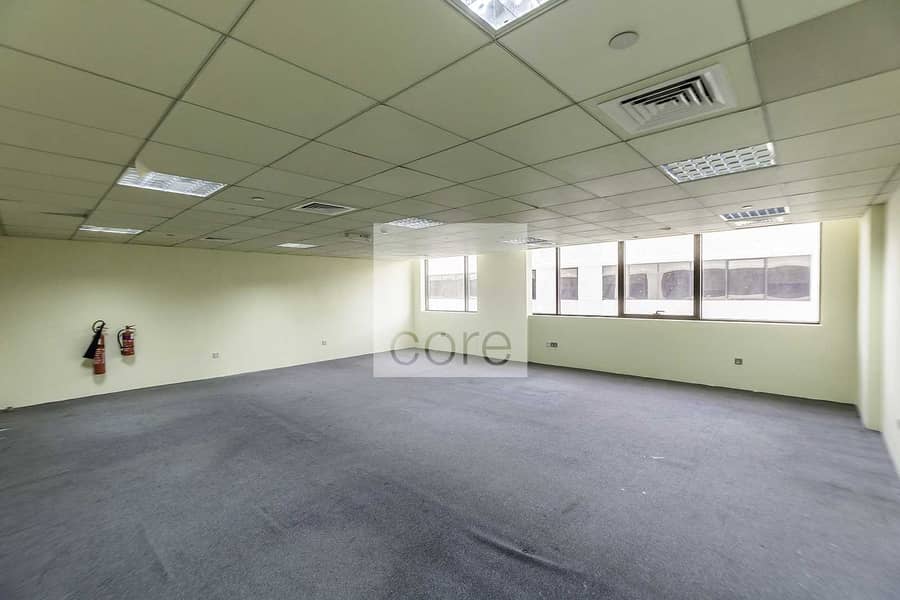 Spacious fitted office l High floor unit