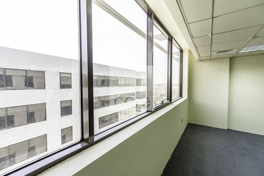 7 Spacious fitted office l High floor unit