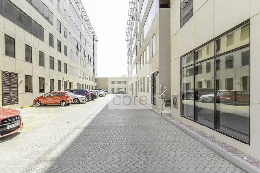 11 Spacious fitted office l High floor unit