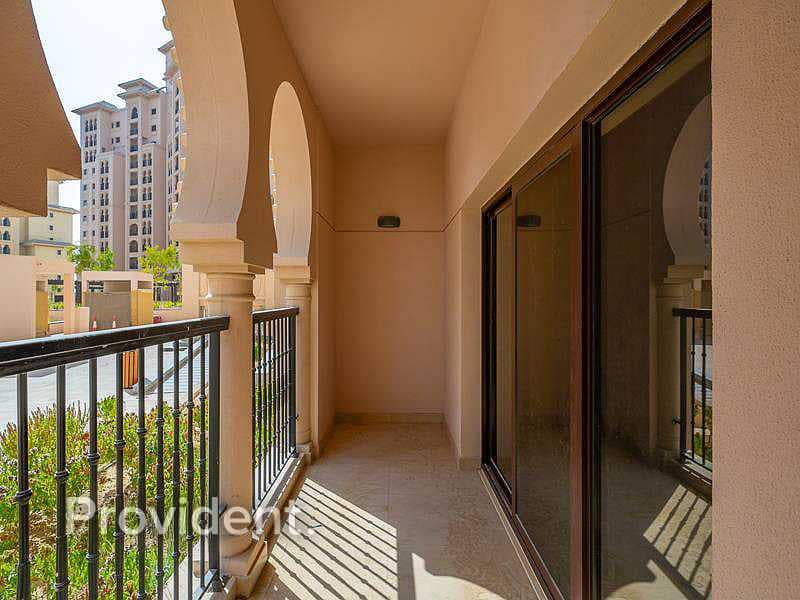 27 Stunning apartment / gated community / vacant