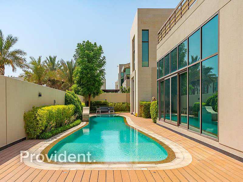 Stunning Large 5BR Villa with Private Pool