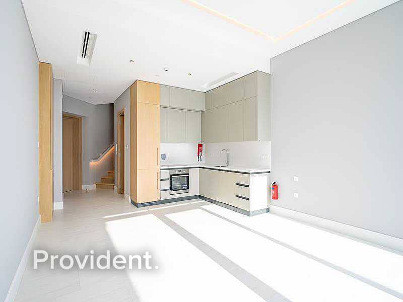 6 Exclusive | Best Layout of 1BR | Vacant