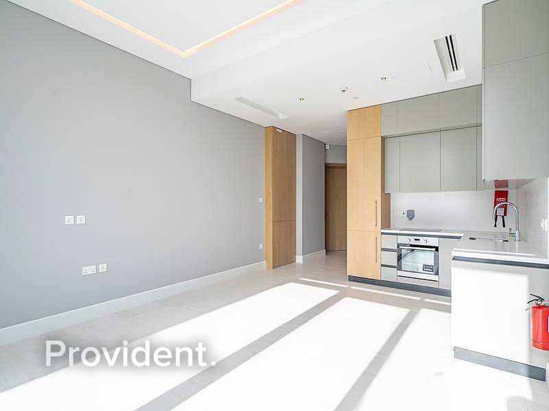 10 Exclusive | Best Layout of 1BR | Vacant