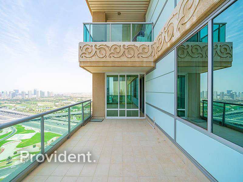 16 Upgraded Penthouse | Stunning Views | Vacant