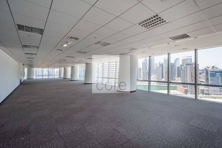 7 Fitted office with view of Al Khail Side
