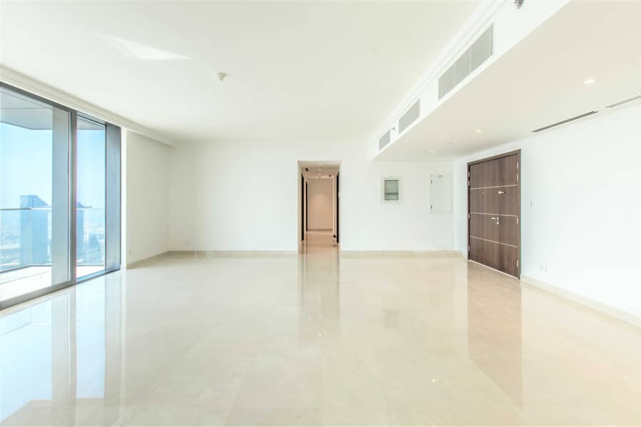 2 Ultra Spacious Living and Master | Closed Kitchen