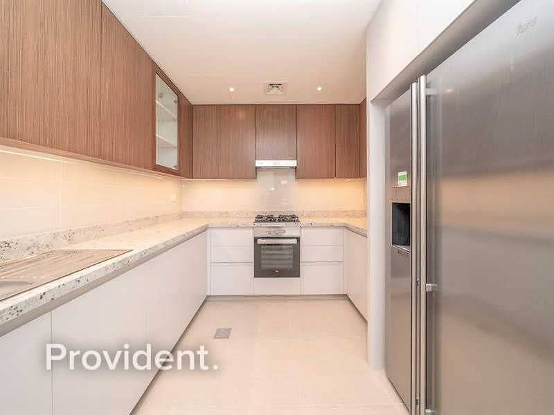 8 Boulevard Facing | Bright Corner Unit