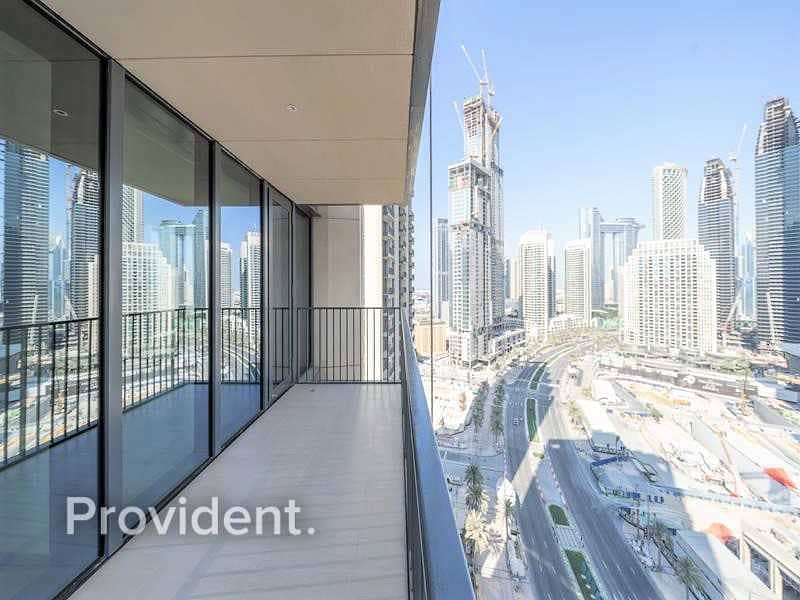 7 Ultra Spacious Living | Overlooking Downtown