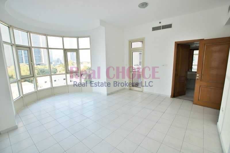 9 Spacious 2BR + study room | AC free | DIFC View