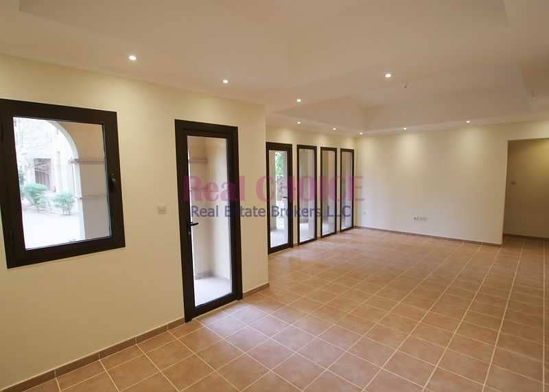 2 12 cheques | Ground floor 2br villa with direct access to greenery
