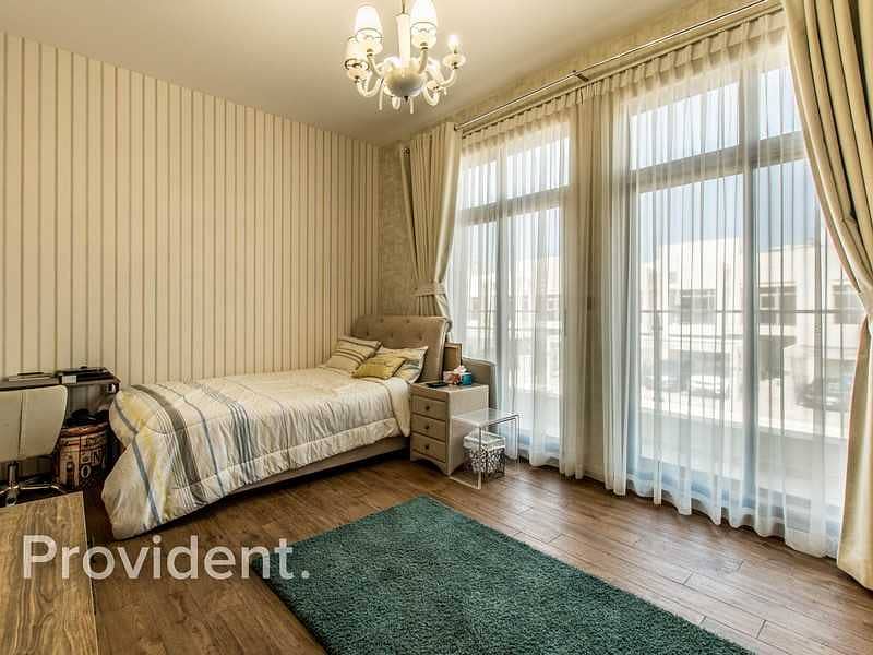 9 Exclusive Corner Unit | Elegantly Decorated