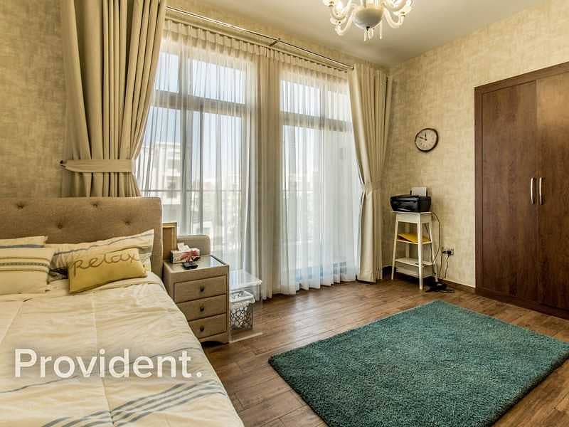 10 Exclusive Corner Unit | Elegantly Decorated