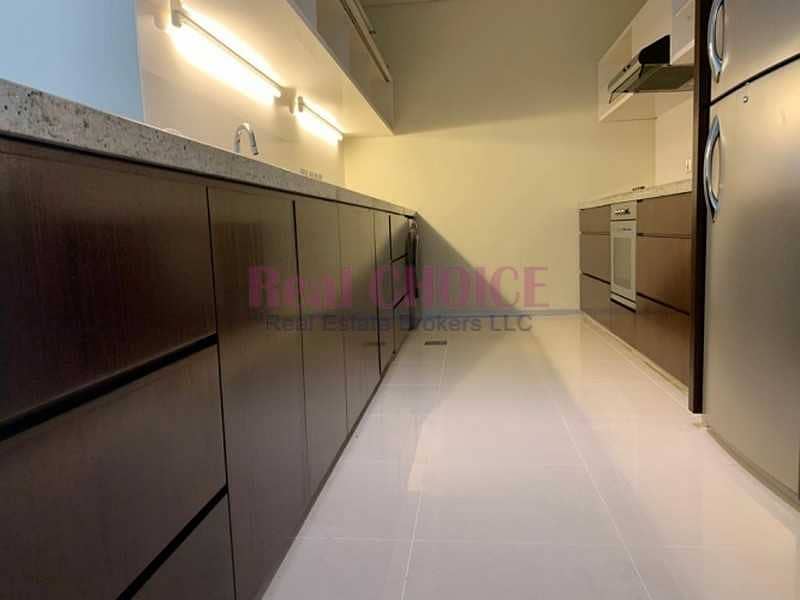 8 Chiller Free Sea View Apartment|Sheikh Zayed Road